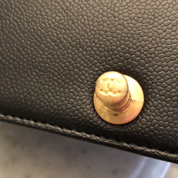 No Scratches, rips, or tears no scuff marks - Picture 11 of 11